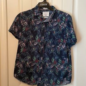 Hawaiian button up with wooden buttons. Slim fit large.